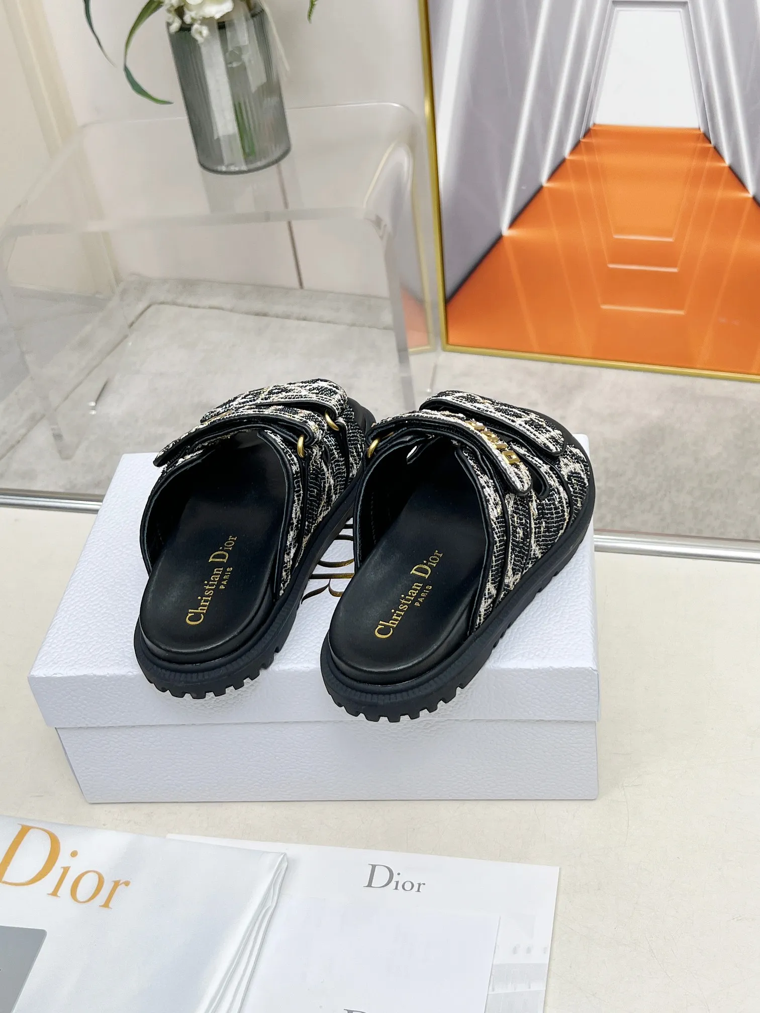 👟👟Ex-factory price 480👟👟Dior👏👏New classic style. 🔥Purchasing-level qualityThick-soled slippers popular in foreign counters. Upper➕Inner: original customized material, original mold opening of sole 1.1 (lightweight, code number 35-40 (41/42 can be customized)